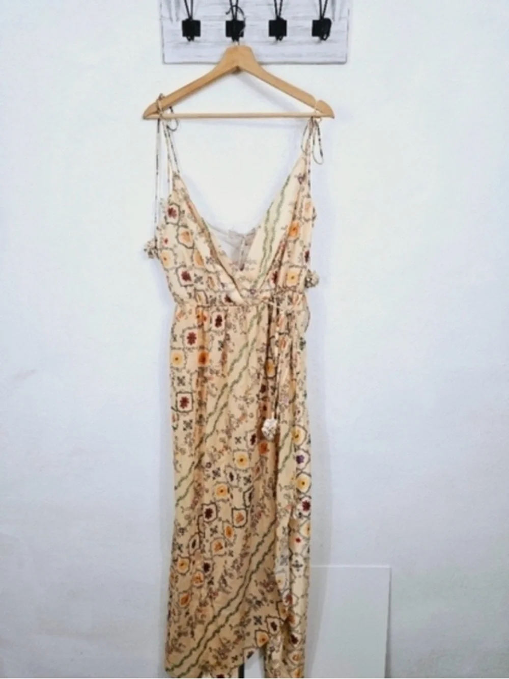 NWT Anthropologie Beige Printed Wrap Jumpsuit with Tie Waist Zunilda Gutierrez - Picture 4 of 6
